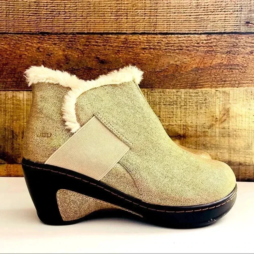 NWOT Jambu JBU Mila Ankle Boots
